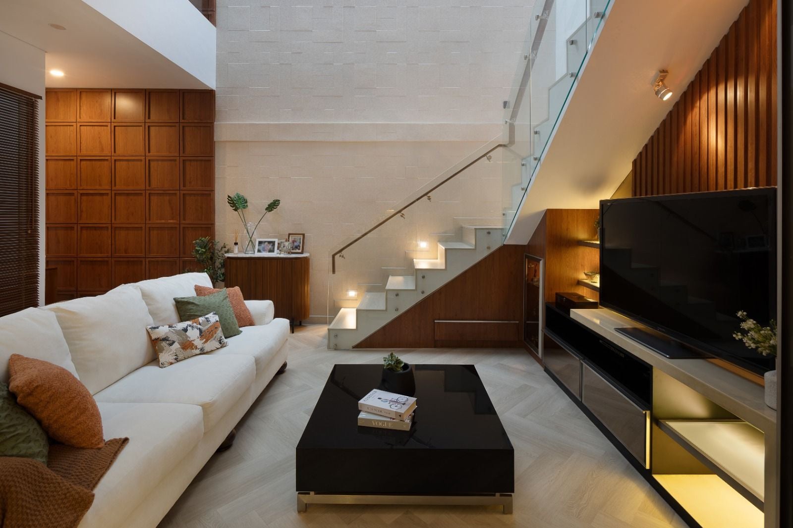 The Midcentury Continuum, A Refined Home That Preserves the Essence of Its Past The Midcentury Continuum, A Refined Home That Preserves the Essence of Its Past