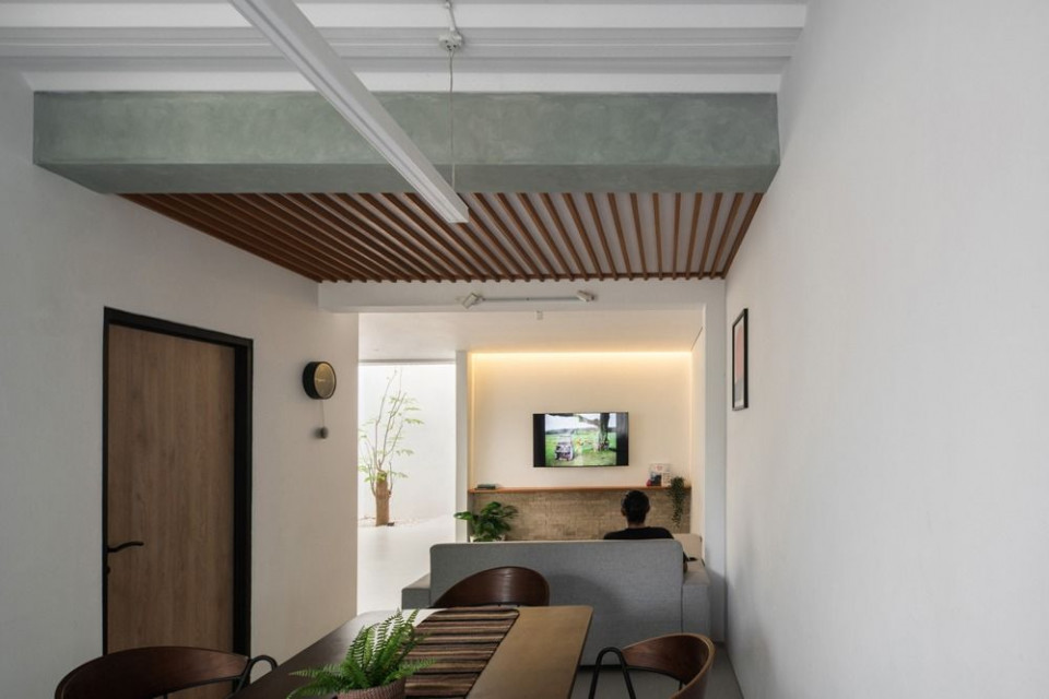 Freshly Renovated Imamami House with a Modern Tropical Concept