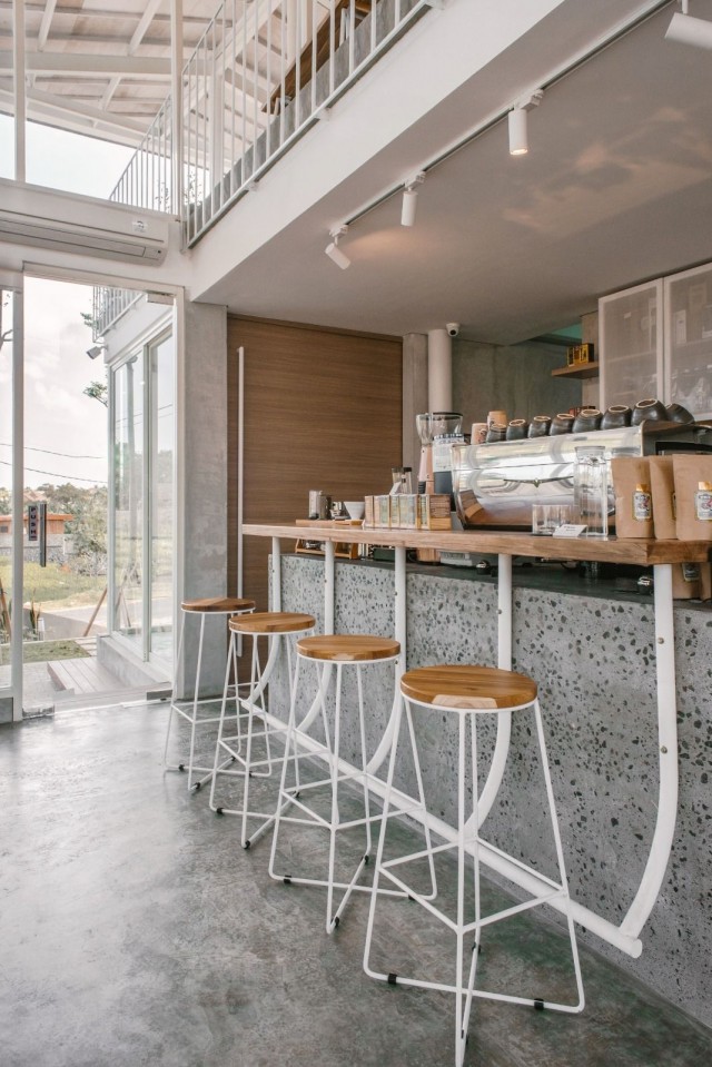 5 Tips Memilih Desain Meja Bar Cafe Minimalis yang Mengesankan