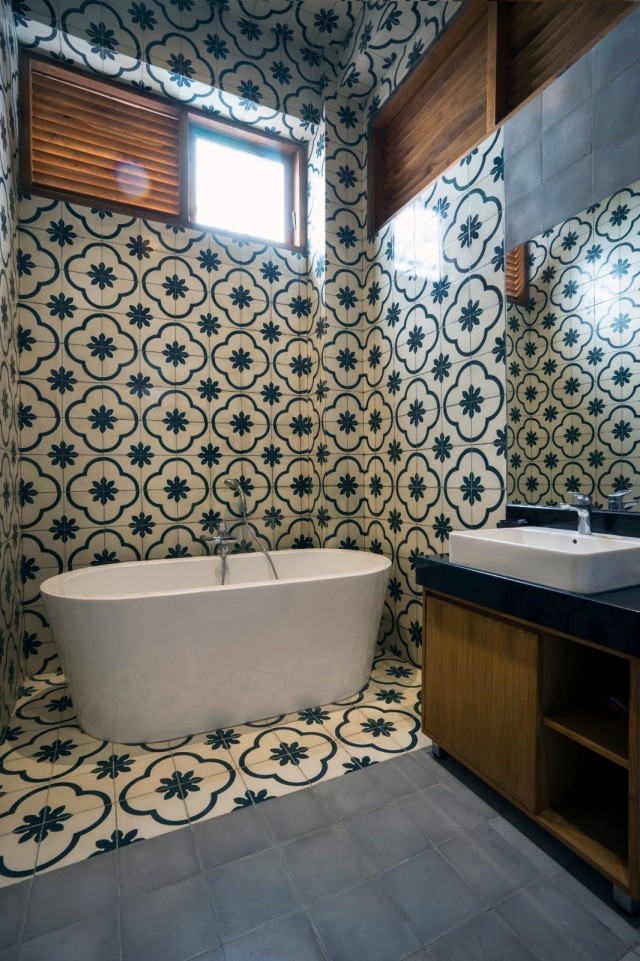 Bikin Betah, Intip 10 Desain Kamar Mandi Modern dengan Bathtub Ini!