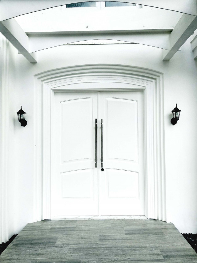 Five models of entrance doors with 2 doors that will complete your minimalist home