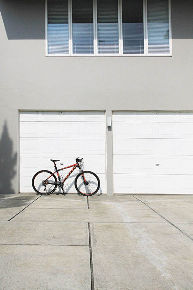 Inilah 6 Jenis Pintu Garasi Modern Agar Tampilan Rumah Makin Menarik