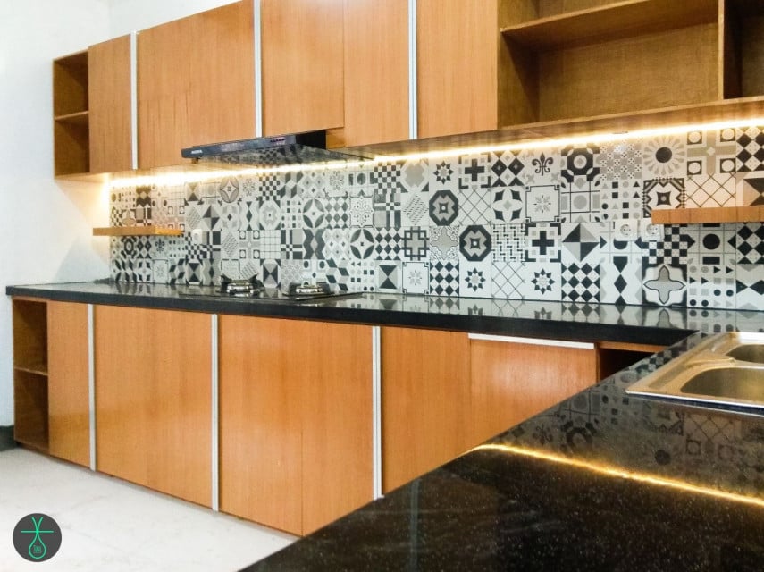 7 Dekorasi Dinding Dapur Minimalis yang Simpel dan Fungsional