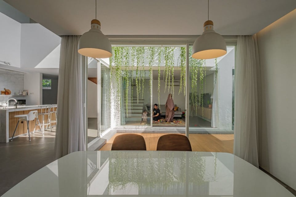 An Open Space Concept in ES House to Suit Client's Minimalist Lifestyle