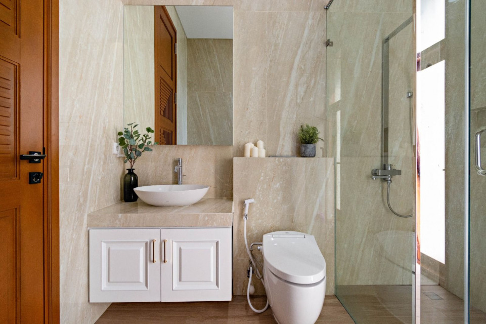 contoh desain kamar mandi ukuran 2x2 dari Nivlek Architect